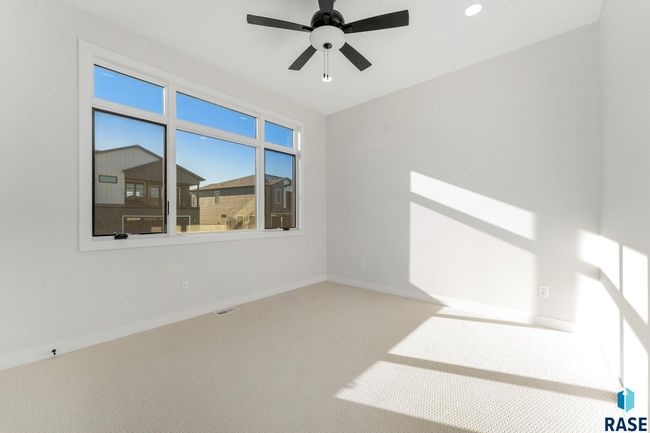 8600 W Shoreline Pl, Townhouse with 4 bedrooms, 3 bathrooms and null parking in Sioux Falls SD | Image 7