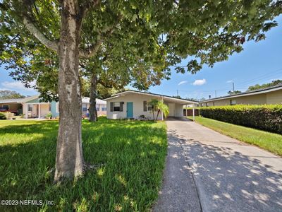 909 13 Th St N, Home with 3 bedrooms, 1 bathrooms and null parking in Jacksonville Beach FL | Image 2