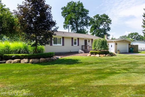 9309 Eagle Hill Dr, Clarkston, MI, 48346-1827 | Card Image