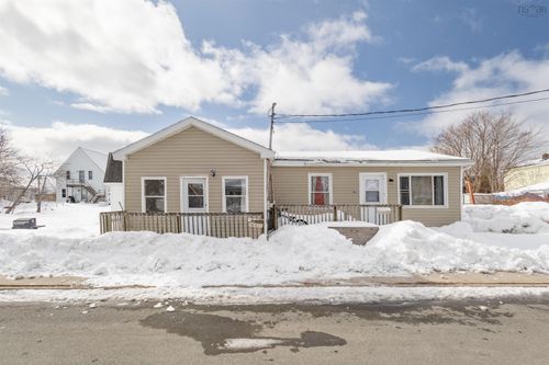 10 Lorne St, North Sydney, NS, B2A2K9 | Card Image