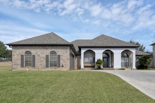 135 April Waters Dr N, Montgomery, TX, 77356-8826 | Card Image