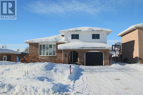 121 Centennial Ave, Sault Ste. Marie, ON, P6A5B2 | Card Image