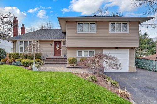 34 Hunter Pl, Smithtown, NY, 11787-3014 | Card Image