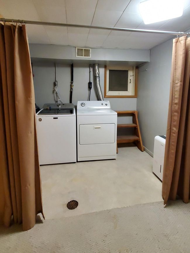Laundry Room | Image 16
