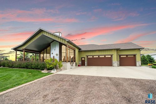 26182 Reed Ct, Canistota, SD, 57012-6118 | Card Image