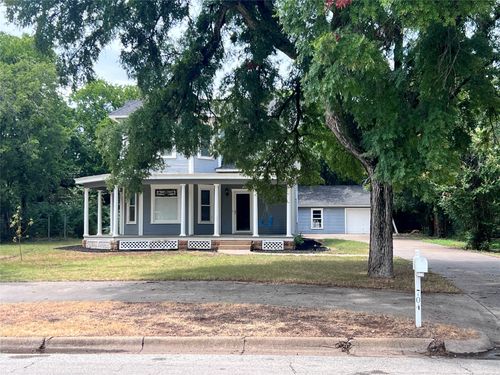 704 Cherry St, Graham, TX, 76450-3132 | Card Image