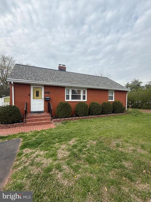 8754 Signal Hill Rd, Manassas, VA, 20110-5813 | Card Image