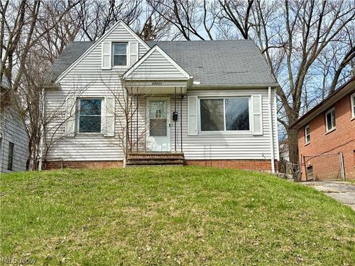 20803 Kenyon Dr, Maple Heights, OH, 44137-2442 | Card Image