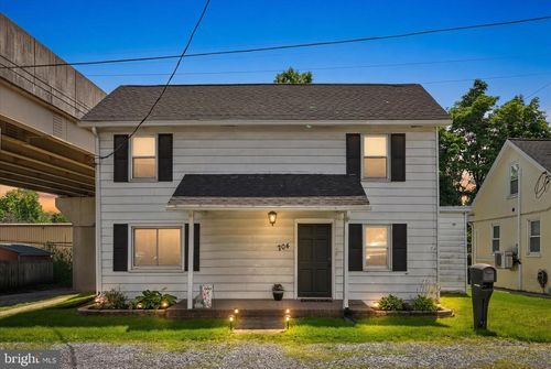 704 Square St, MOUNT JOY, PA, 17552-1914 | Card Image