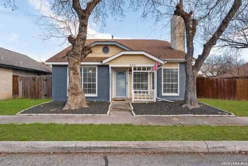 805 Garden Meadow Dr, Universal City, TX, 78148-3727 | Card Image