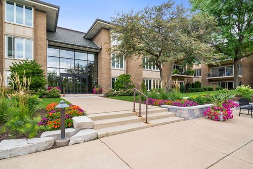 apt-a211-1 Oak Brook Club Dr, Oak Brook, IL, 60523-1322 | Card Image