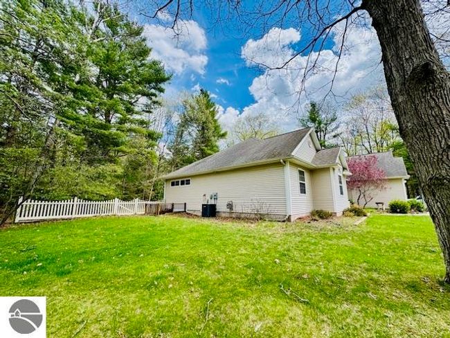 102 James Sq, House other with 4 bedrooms, 3 bathrooms and null parking in Roscommon MI | Image 26