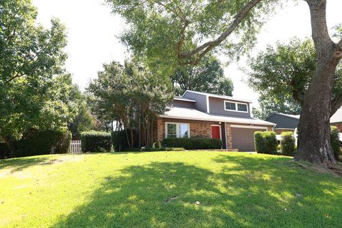 556 Yellowstone Dr, Grapevine, TX, 76051-3152 | Card Image
