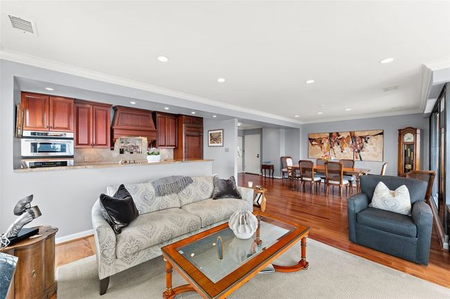 APT-1102 - 1700 Grandview Ave, Condo with 2 bedrooms, 2 bathrooms and 2 parking in Mt Washington PA | Image 11