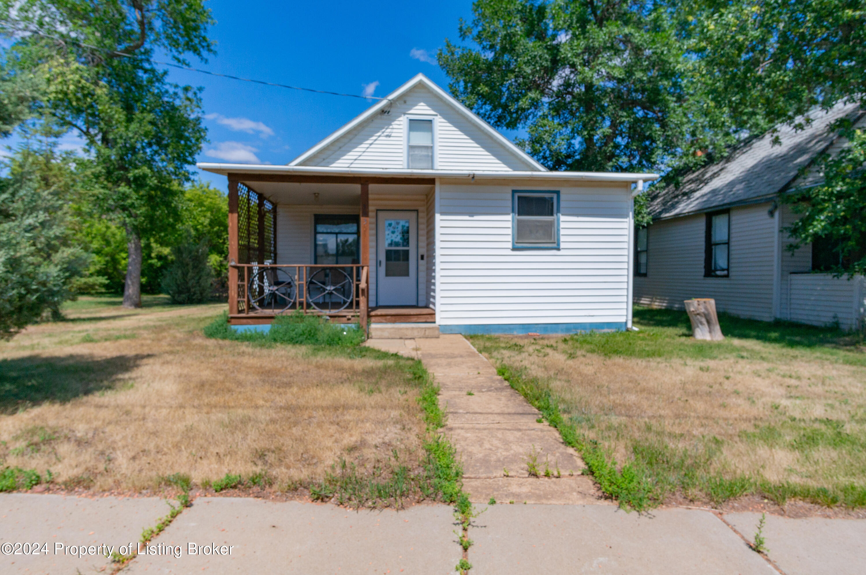 1st Ave, Belfield, ND 58622