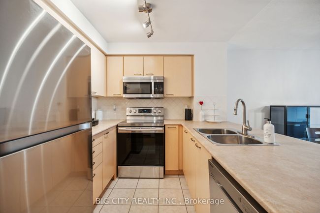 208 - 51 Saddlecreek Dr, Condo with 2 bedrooms, 1 bathrooms and 1 parking in Thornhill ON | Image 9