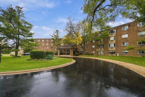 213-1500 Robin Cir, Hoffman Estates, IL, 60169-1117 | Card Image