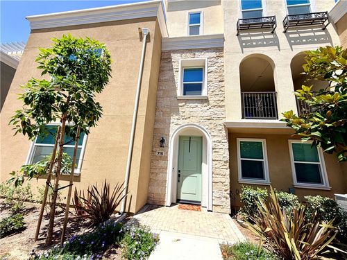 715 Winchester Dr, Oxnard, CA, 93036-1473 | Card Image