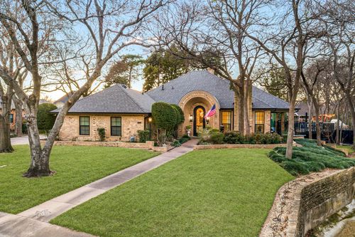 1747 Crescent Ln, Duncanville, TX, 75137-3665 | Card Image