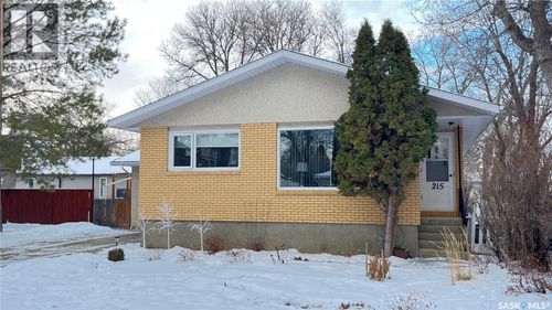215 Marsh St, Maple Creek, SK, S0N1N0 | Card Image