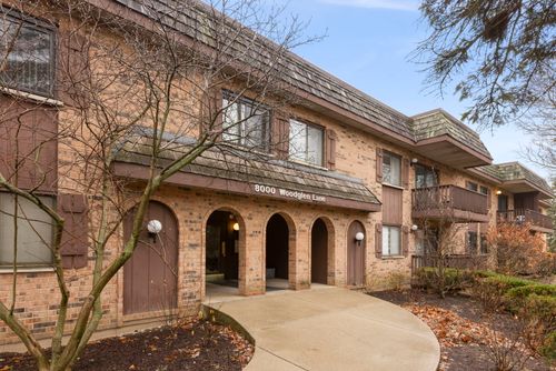 102-8000 Woodglen Ln, Downers Grove, IL, 60516-4564 | Card Image