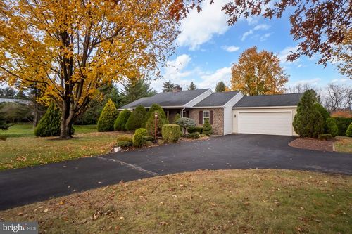 1053 Hilltop Rd, LEESPORT, PA, 19533-9351 | Card Image