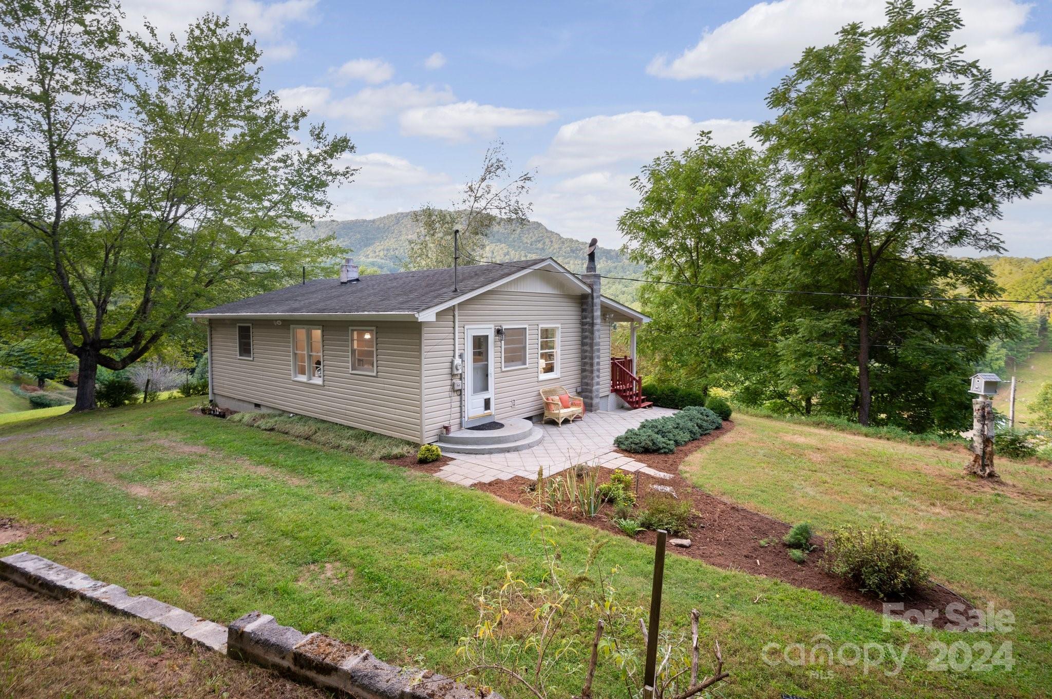 Lickskillet Rd, Burnsville, NC 28714