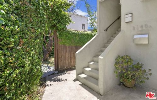 a-2140 20th St, Santa Monica, CA, 90405-1702 | Card Image