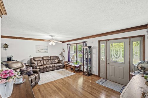 1142 E 800 N, La Porte, IN, 46350-8984 | Card Image