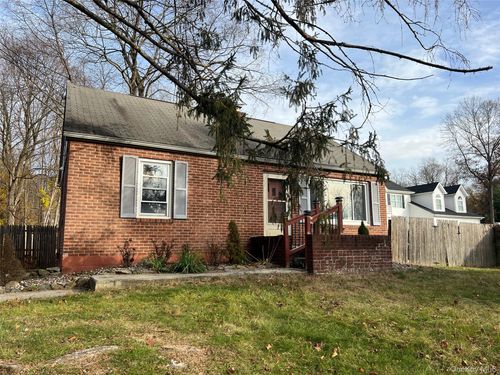 3 Davis Rd, Poughkeepsie, NY, 12603-3700 | Card Image