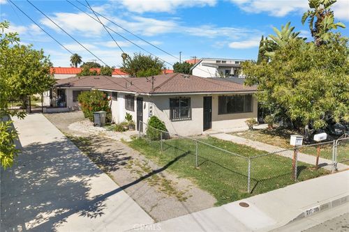 207 E Flora St, Santa Ana, CA, 92707-3215 | Card Image