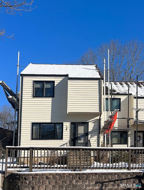 19-19 Hampton Park, Branford, CT, 06405-2204 | Card Image