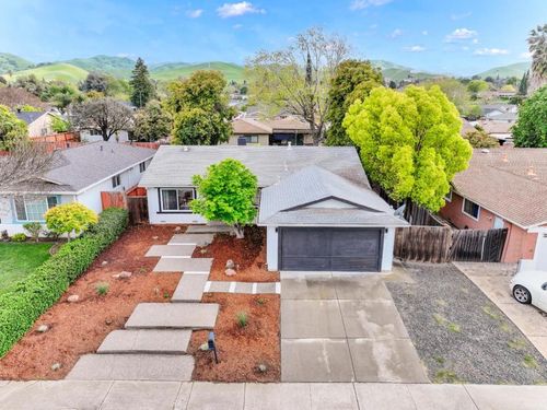 948 Golden Leaf Way, Pittsburg, CA, 94565-5507 | Card Image