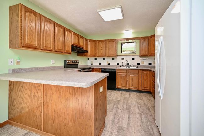 Kitchen & Breakfast Bar | Image 9