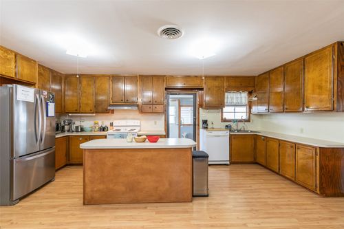 8867 Spinks Rd, Abilene, TX, 79603-7609 | Card Image