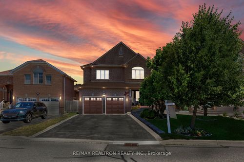 104 Preston Hill Cres, Concord, ON, L4K5L5 | Card Image