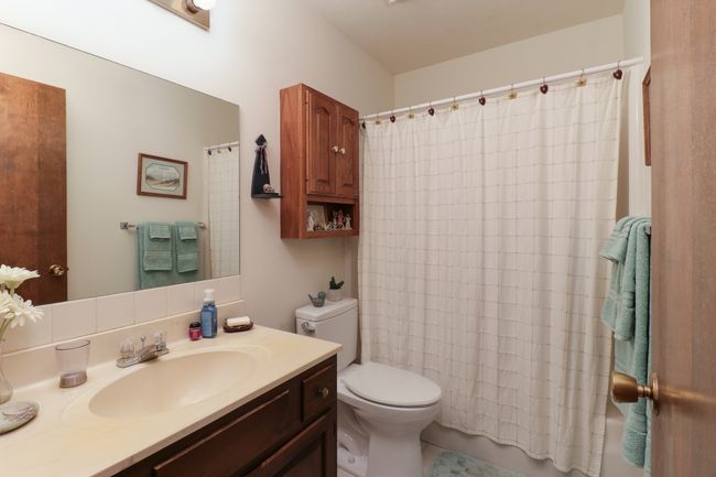 34 Pembrook Cir, House other with 3 bedrooms, 2 bathrooms and 2 parking in Bloomington IL | Image 21