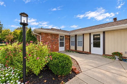 8838 Washington Colony Dr, Washingtn Twp, OH, 45458-3315 | Card Image