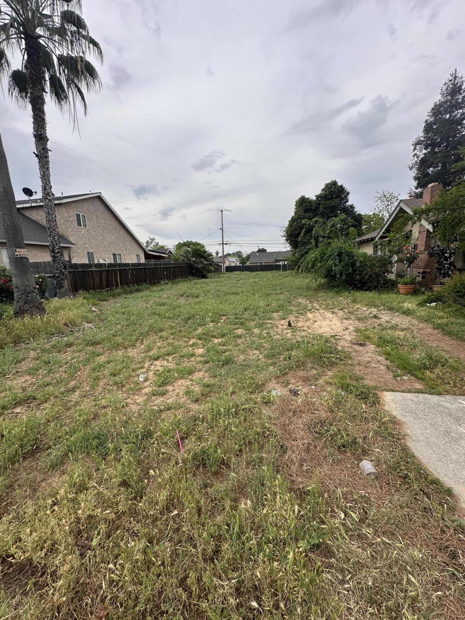 Land in Fresno 2