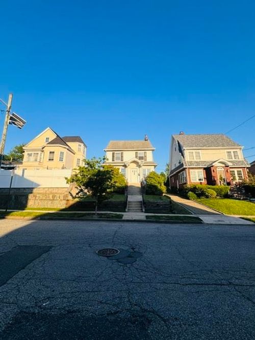 18 Pleasant Pl, Kearny, NJ, 07032-1831 | Card Image