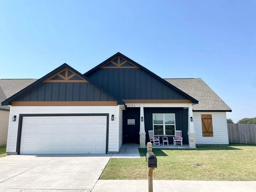 1702 Lantana Ln, El Campo, TX, 77437-5501 | Card Image