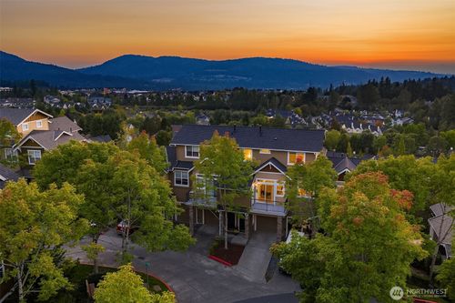 1887 16th Ln Ne, Issaquah, WA, 98029-7329 | Card Image