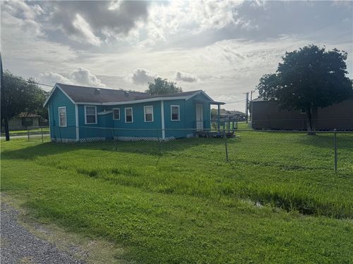 207 Franklin, Gregory, TX, 78359-2002 | Card Image