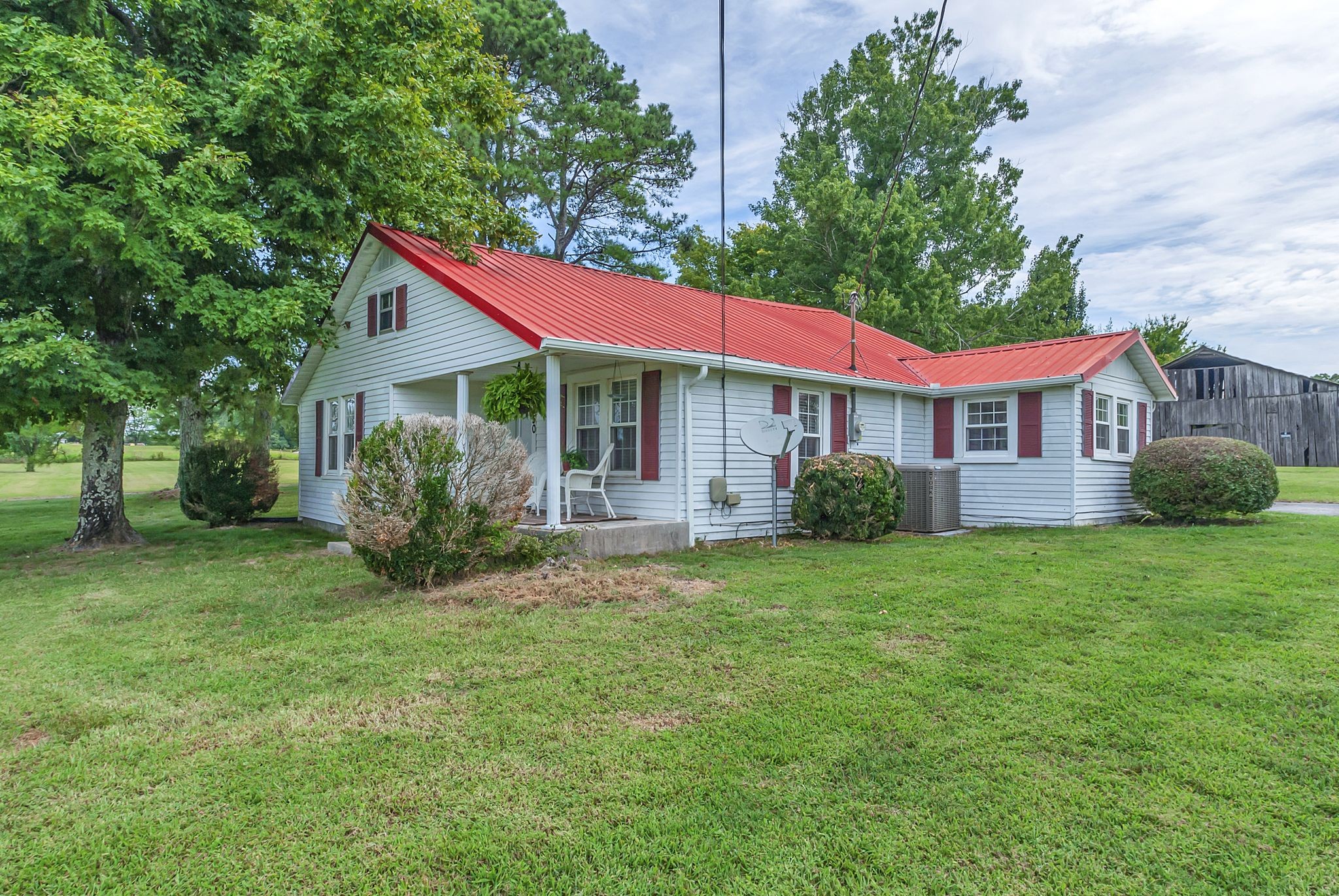 Revilo Rd, Leoma, TN 38468