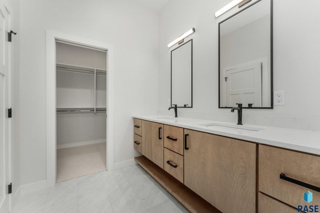 8600 W Shoreline Pl, Townhouse with 4 bedrooms, 3 bathrooms and null parking in Sioux Falls SD | Image 11