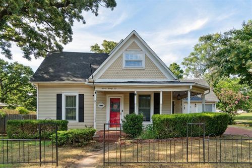 722 E 2nd St, Chandler, OK, 74834-2447 | Card Image