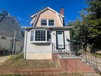 6 Pershing Avenue, House other with 3 bedrooms, 1 bathrooms and null parking in Valley Stream NY | Image 1