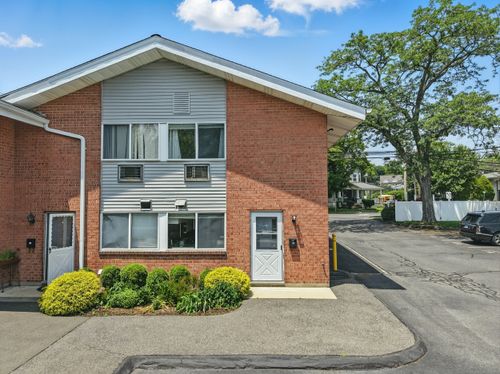 apt-10-208 Flax Hill Rd, Norwalk, CT, 06854-2842 | Card Image
