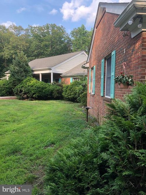 337 Carrsbrook Dr, CHARLOTTESVILLE, VA, 22901-1005 | Card Image