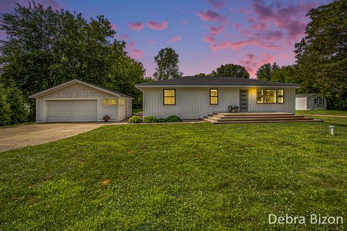 17929 S River Rd, Three Rivers, MI, 49093-8308 | Card Image